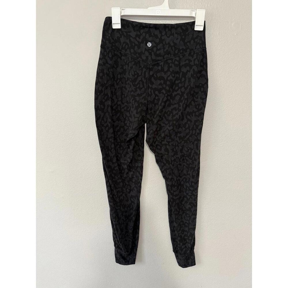 Lululemon align joggers size 6 28inch inseam
Color is formation camo deep coal m